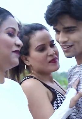 Desi Yoga Teacher Ko Sab Ladki Saath Saath Choda